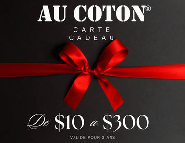 Carte-cadeau d'Au Coton avec un ruban rouge et une fourchette de valeur de 10 $ à 300 $.